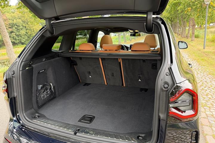 Sort BMW iX3 fra 2023