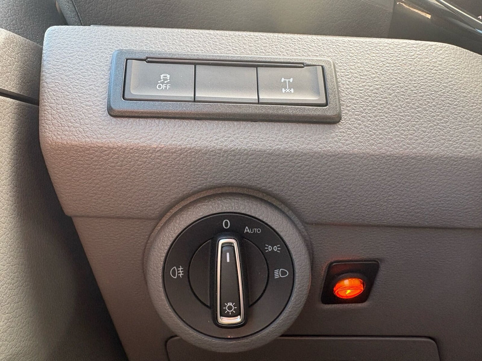 Hvid VW Transporter fra 2024
