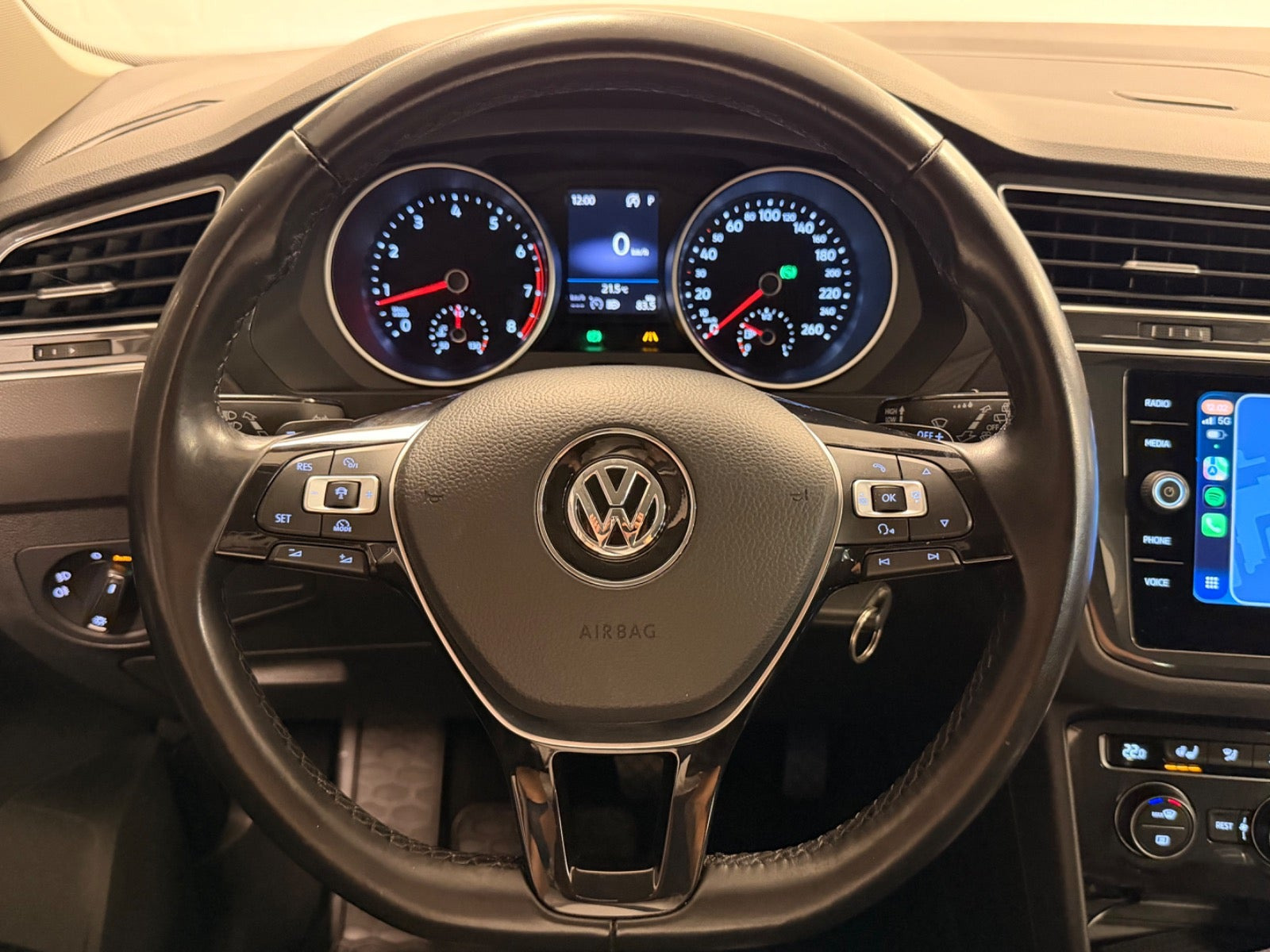 Hvid VW Tiguan fra 2018