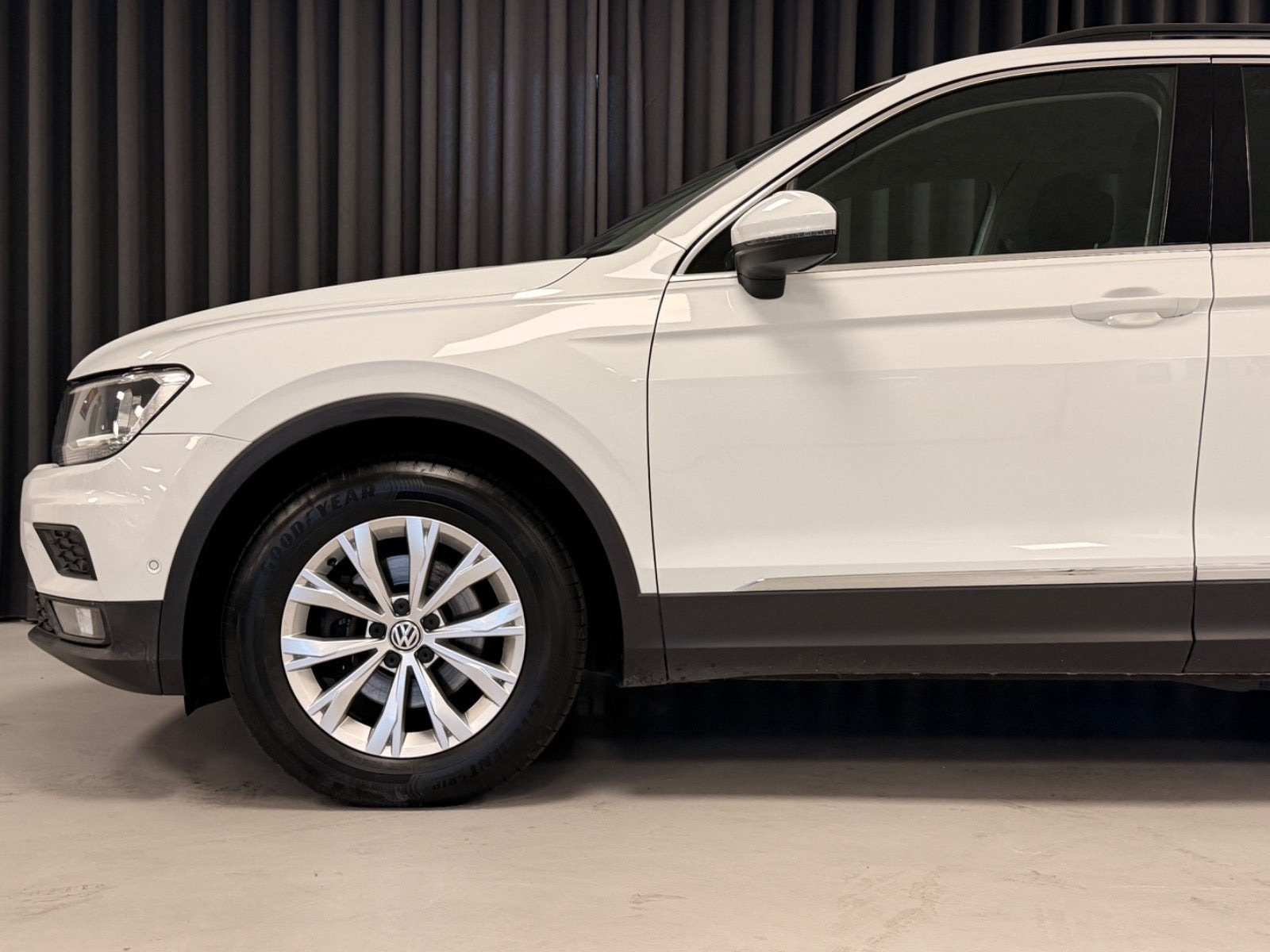 Hvid VW Tiguan fra 2018