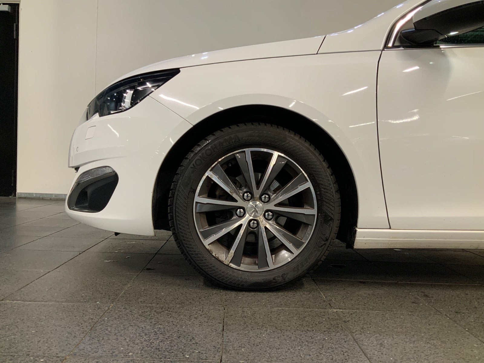 Hvid Peugeot 308 fra 2017