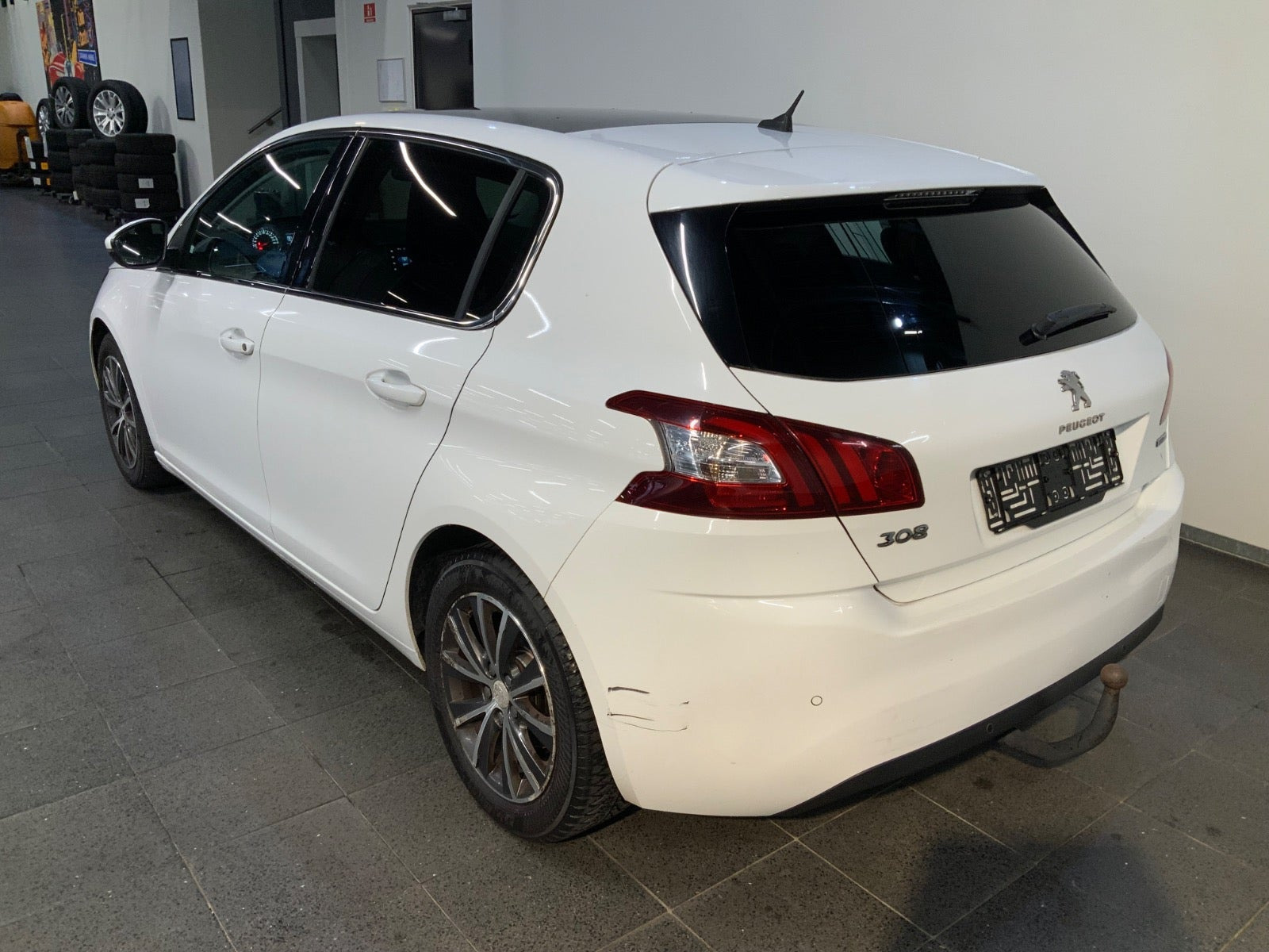 Hvid Peugeot 308 fra 2017