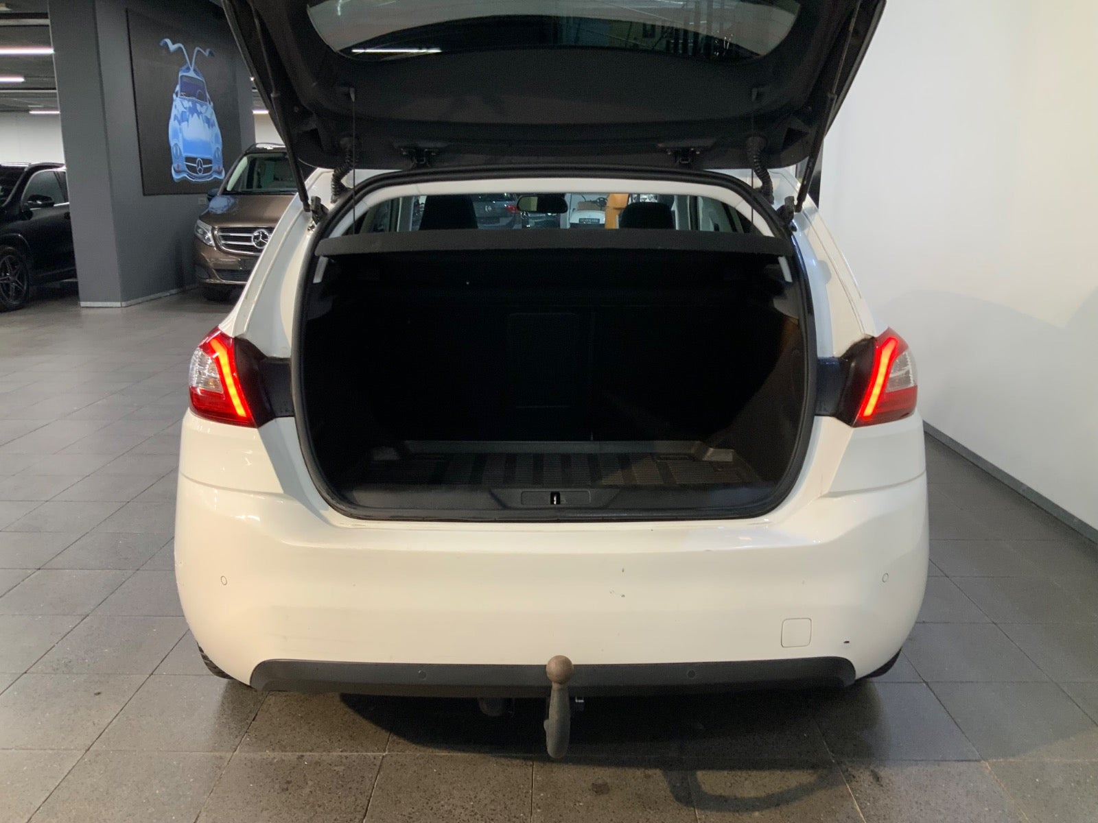 Hvid Peugeot 308 fra 2017