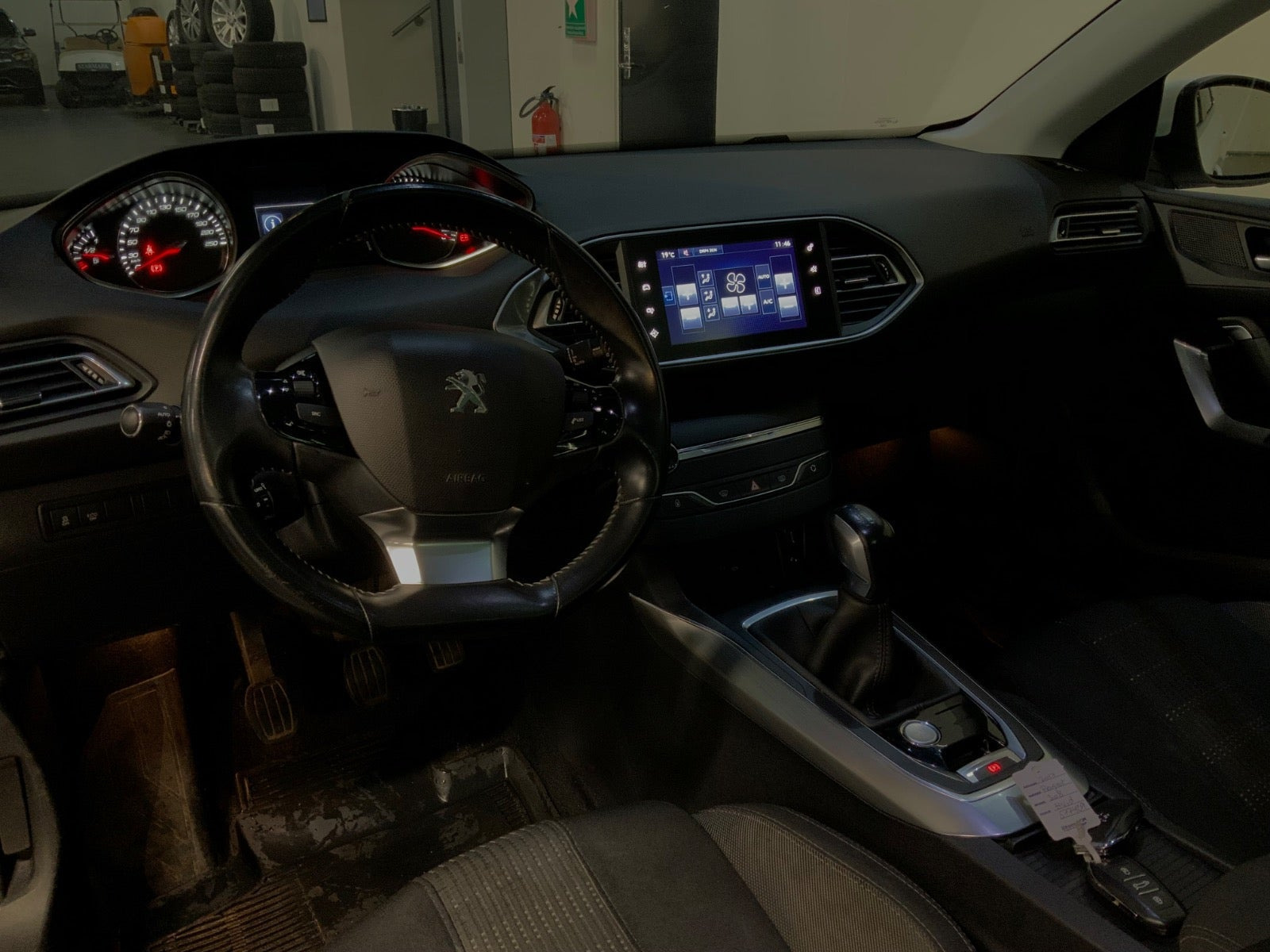 Hvid Peugeot 308 fra 2017