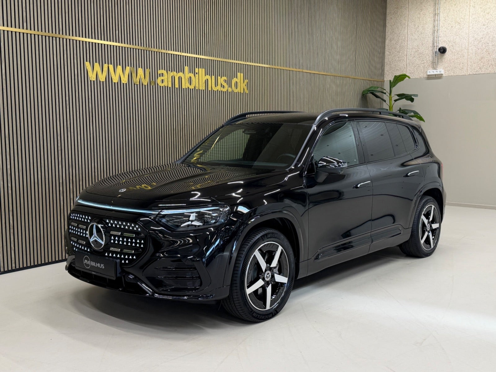 Sort Mercedes GLB250+ fra 2026