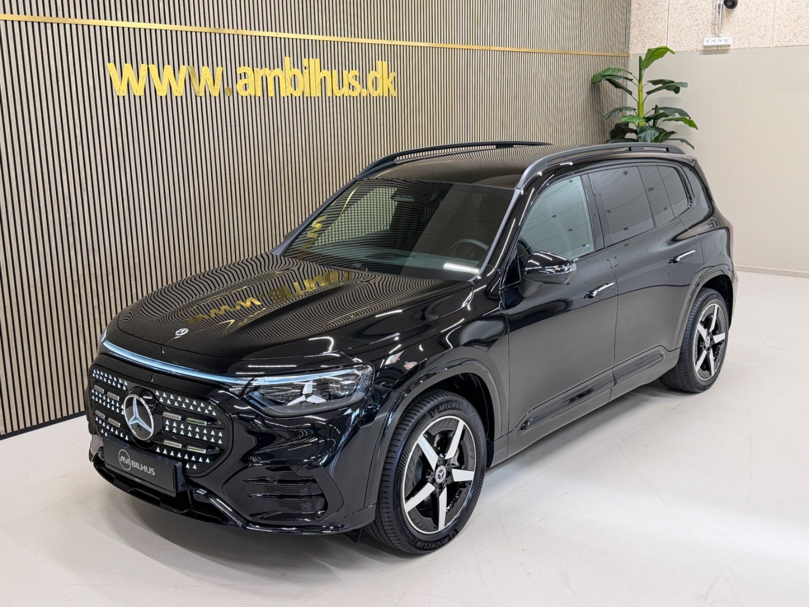 Sort Mercedes GLB250+ fra 2026