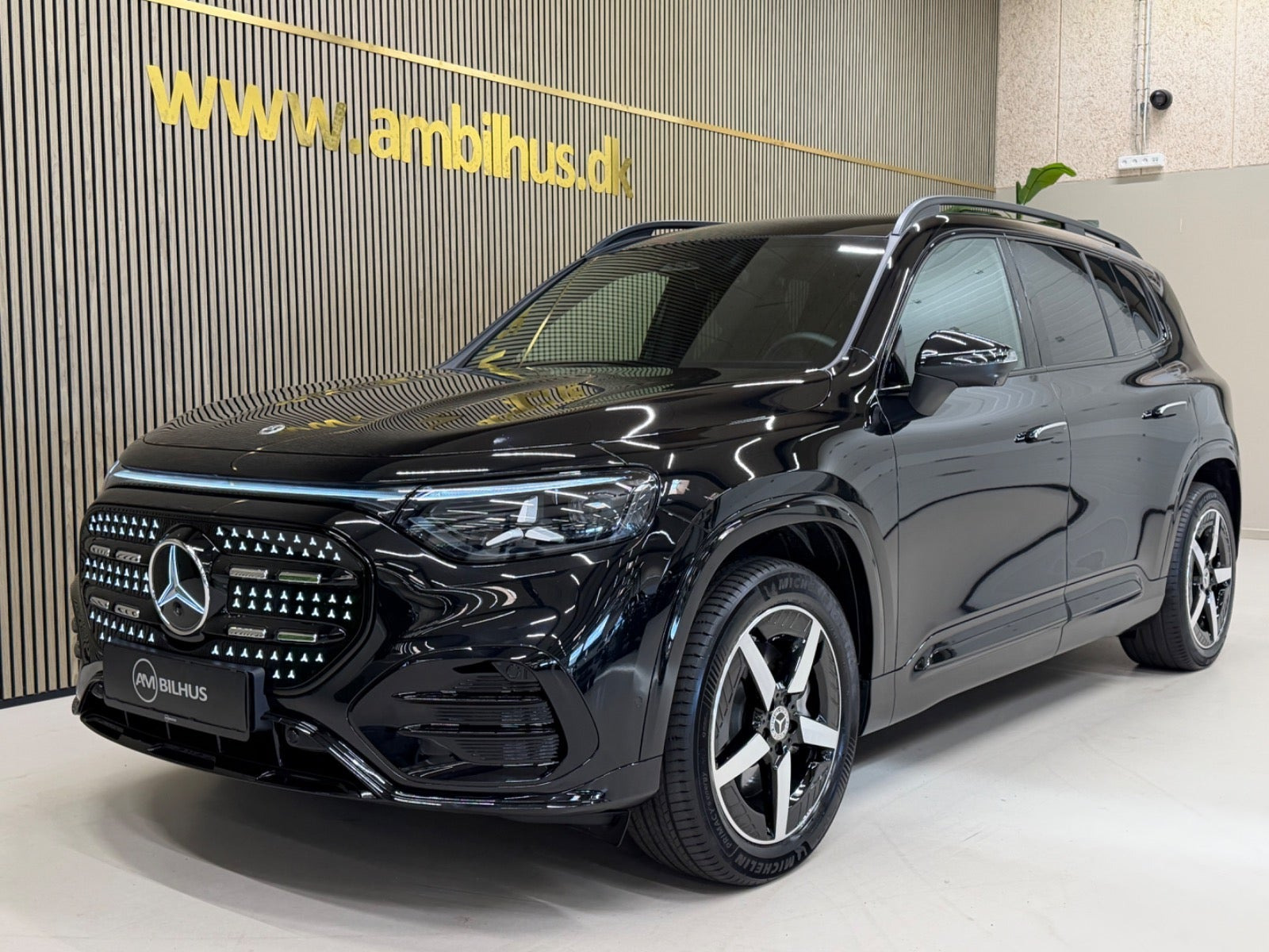 Sort Mercedes GLB250+ fra 2026