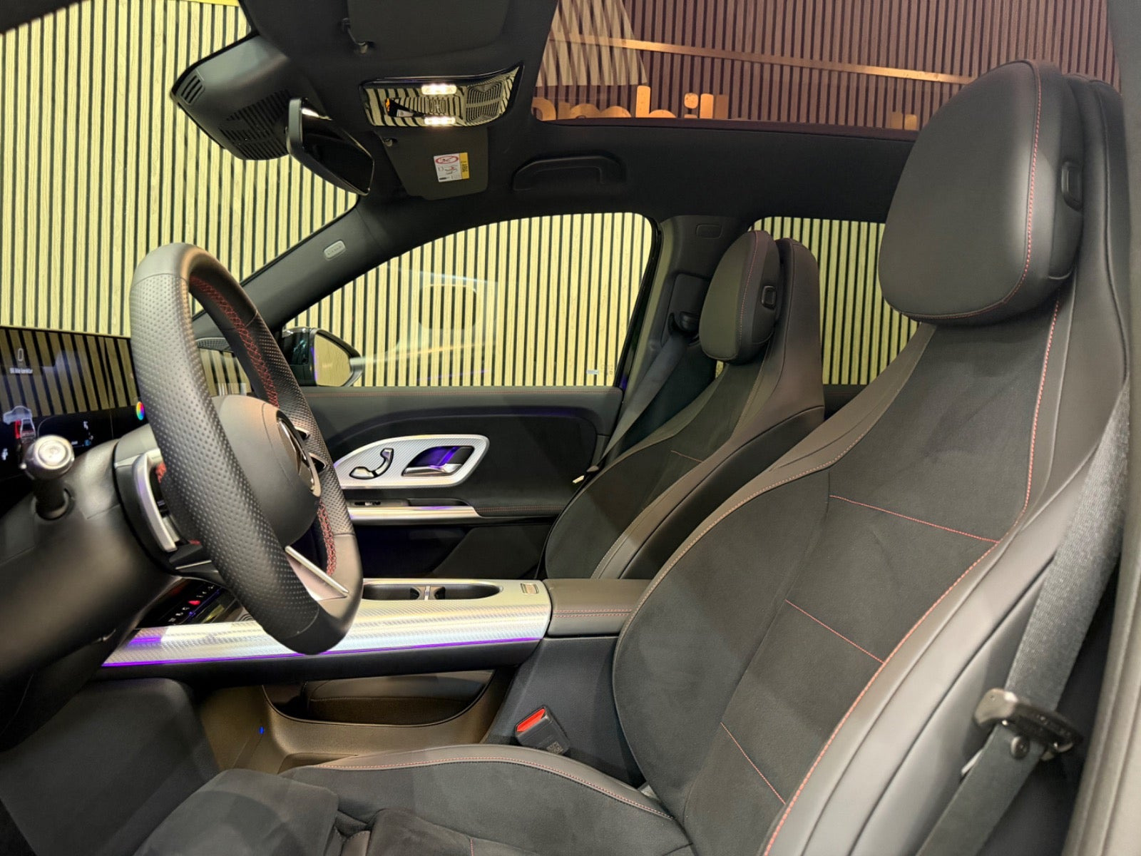 Sort Mercedes GLB250+ fra 2026