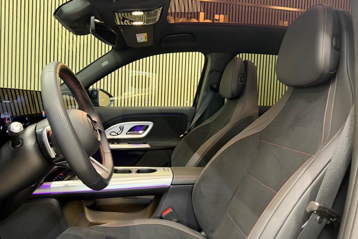 Sort Mercedes GLB250+ fra 2026