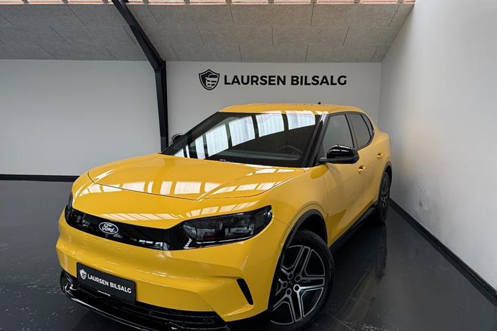 Gul Ford Capri fra 2025 set udefra