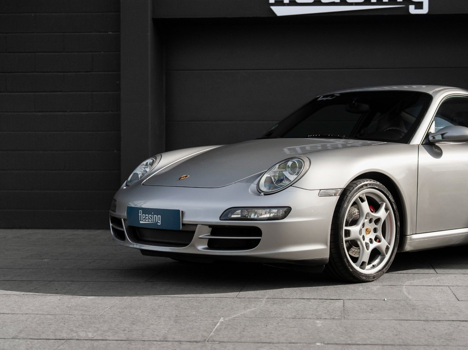 Sølv Porsche 911 Carrera S fra 2004