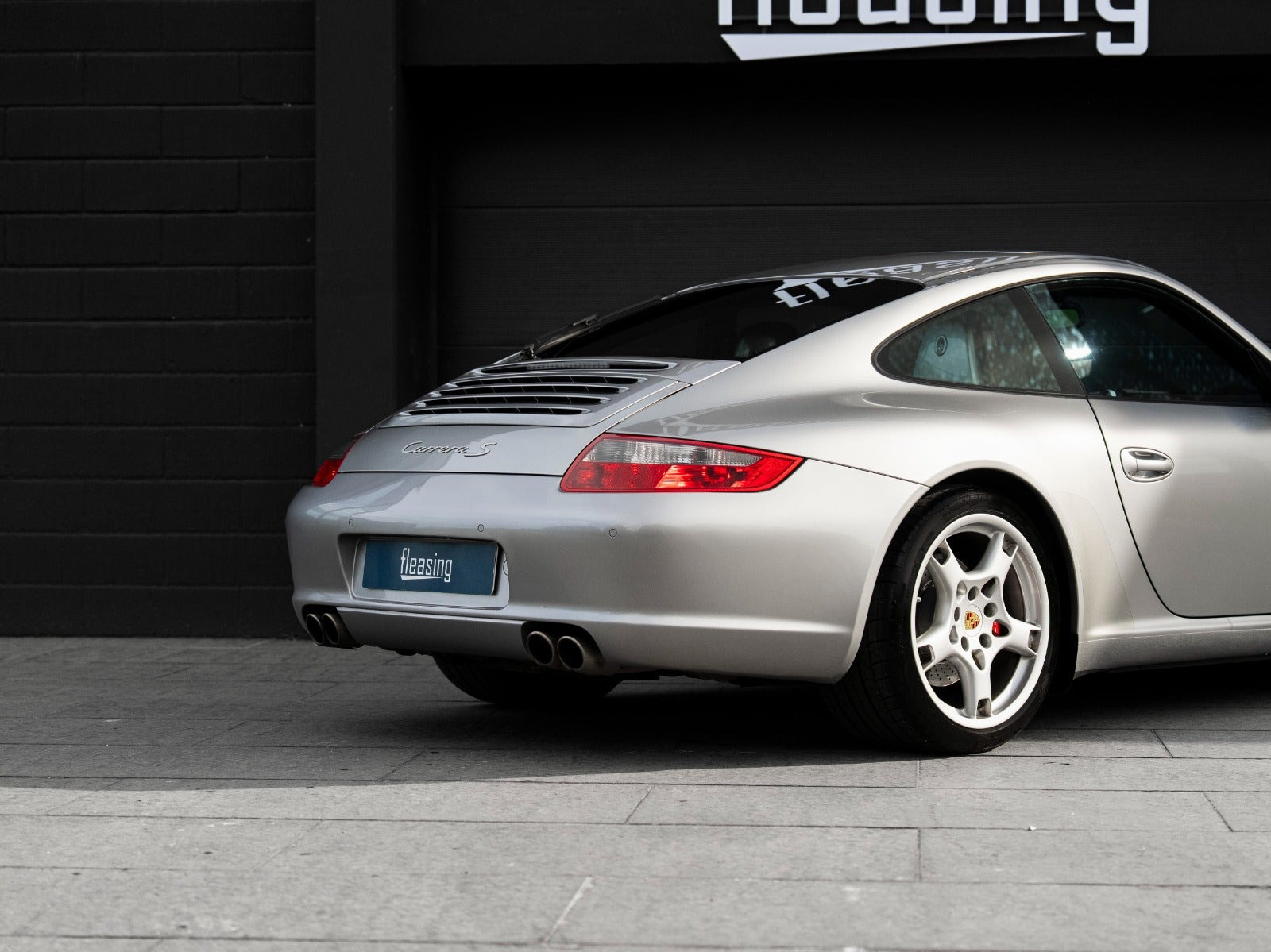 Sølv Porsche 911 Carrera S fra 2004