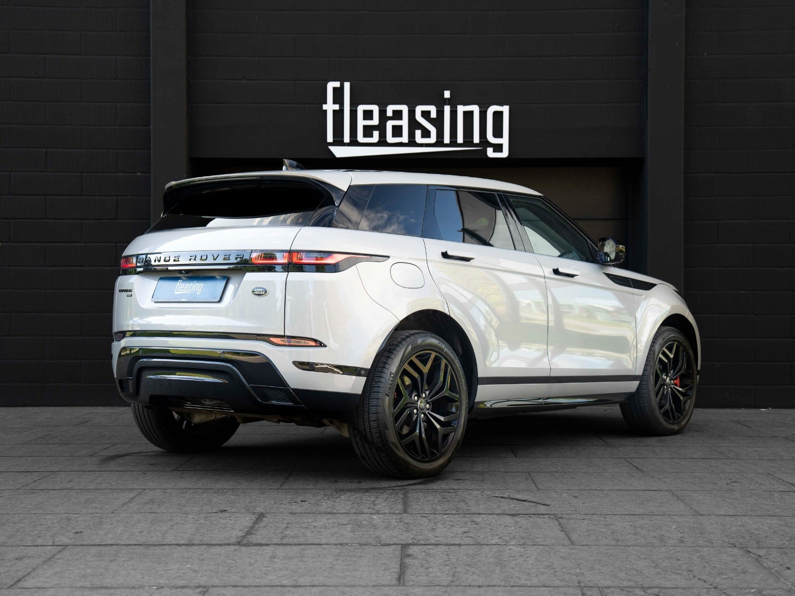 Grå Land Rover Range Rover evoque fra 2021