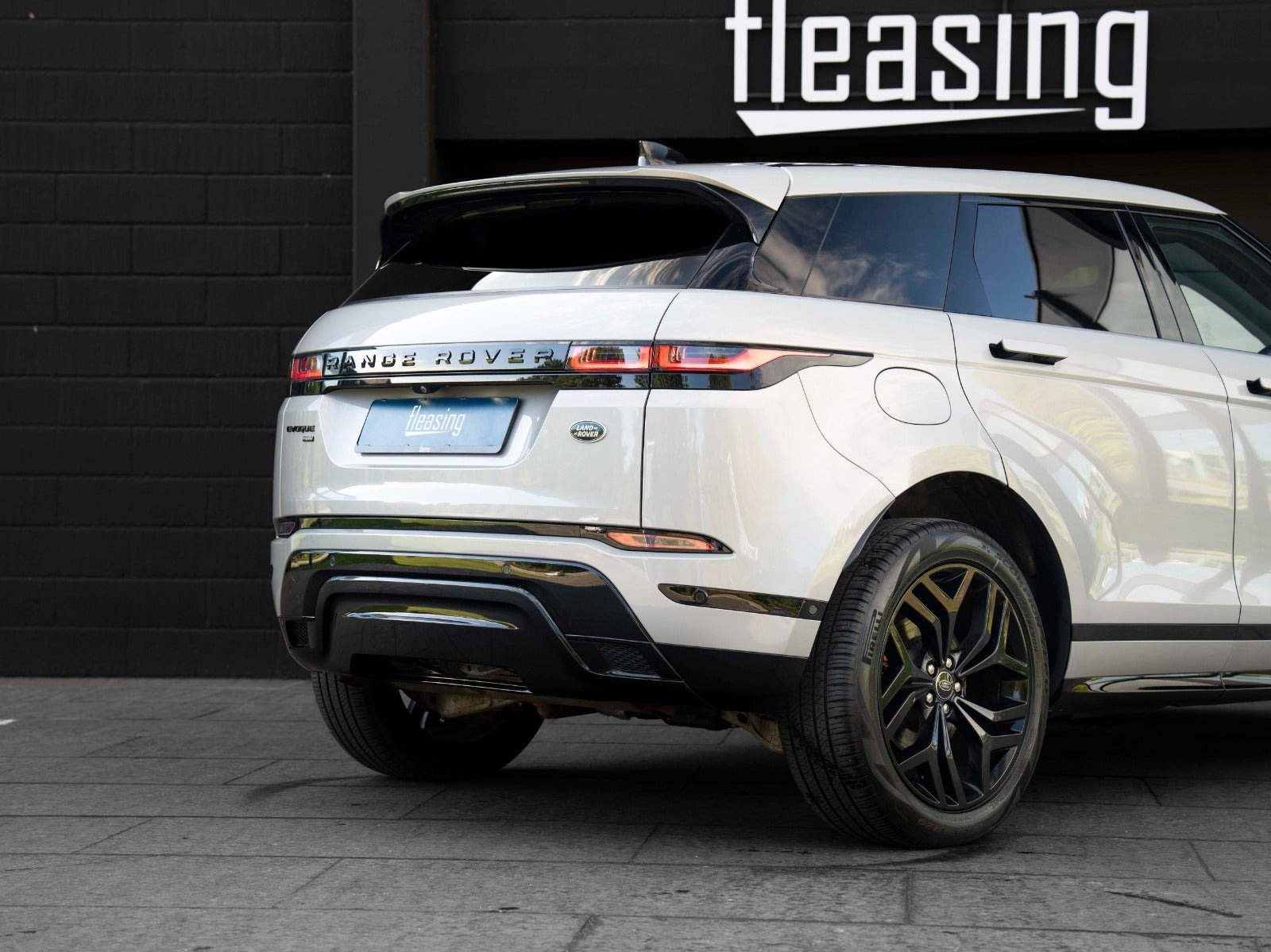 Grå Land Rover Range Rover evoque fra 2021