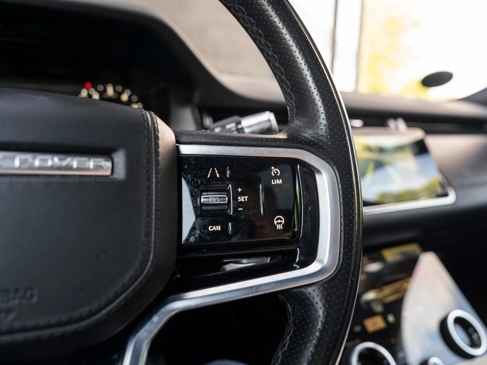 Grå Land Rover Range Rover evoque fra 2021