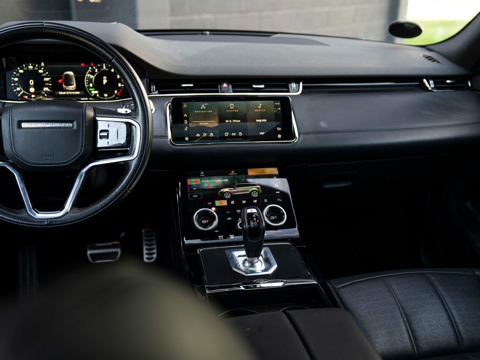 Grå Land Rover Range Rover evoque fra 2021