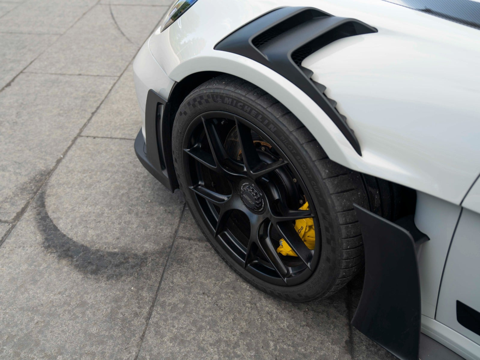 Grå Porsche 911 GT3 RS fra 2025