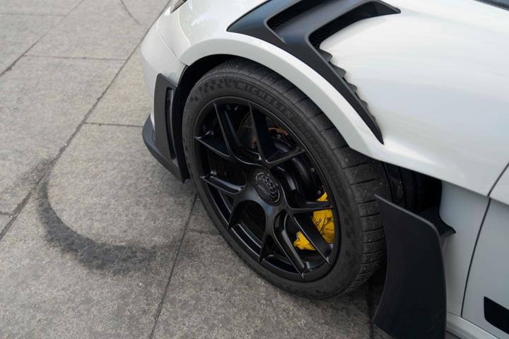 Grå Porsche 911 GT3 RS fra 2025