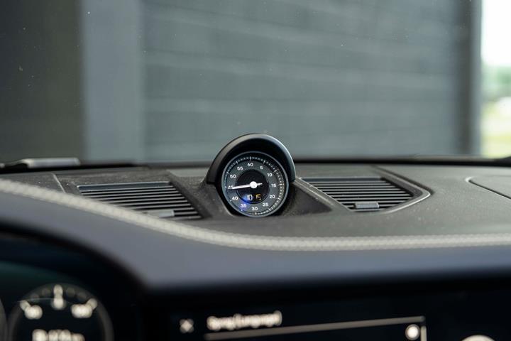 Sort Porsche 911 Carrera 4 GTS fra 2023
