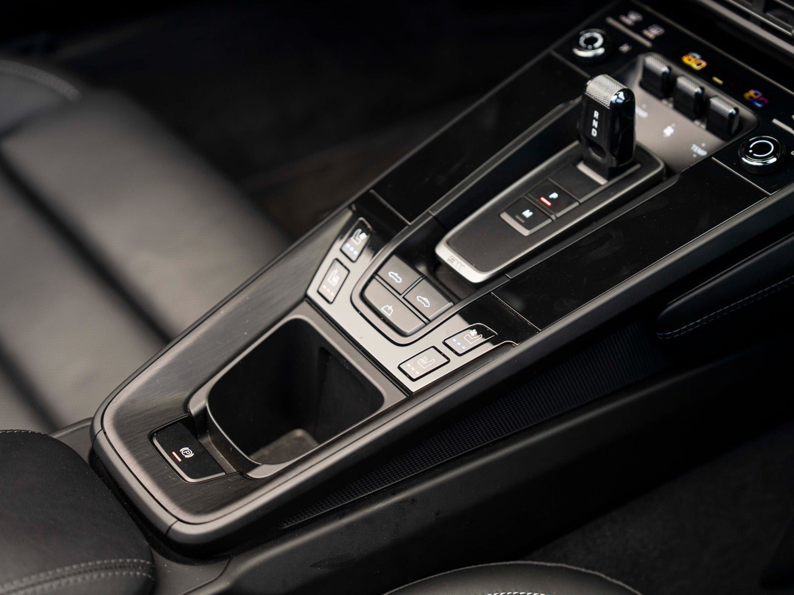 Sort Porsche 911 Carrera 4 GTS fra 2023