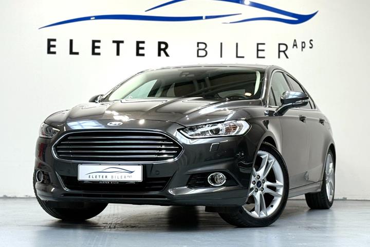 Grå Ford Mondeo fra 2017