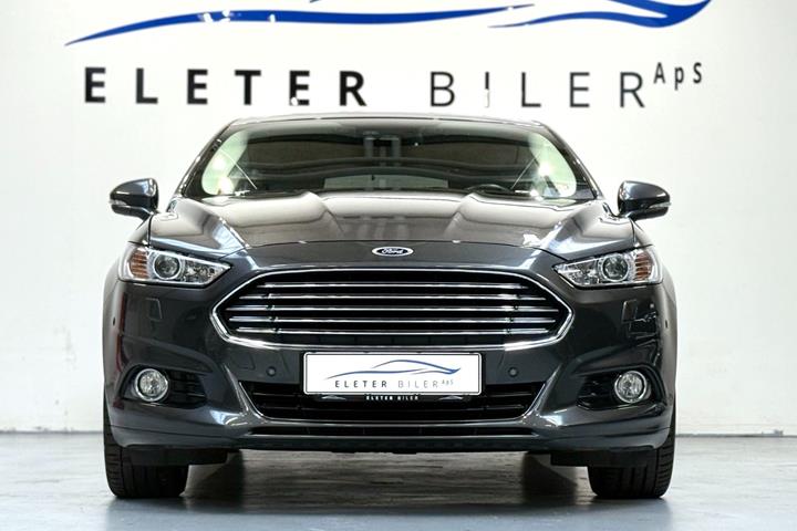 Grå Ford Mondeo fra 2017