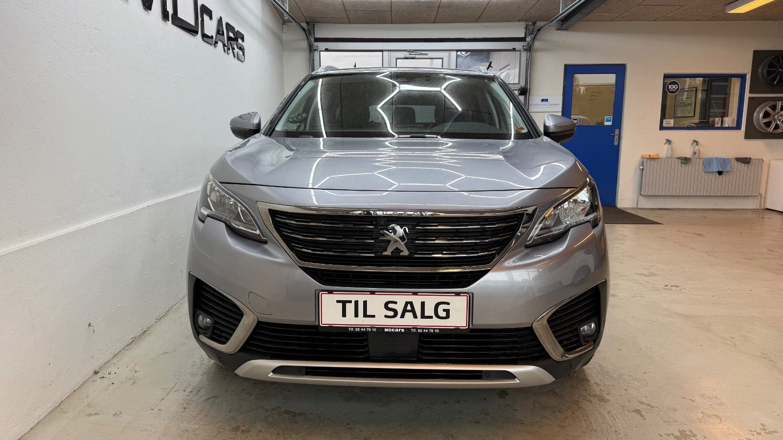 Grå Peugeot 5008 fra 2019