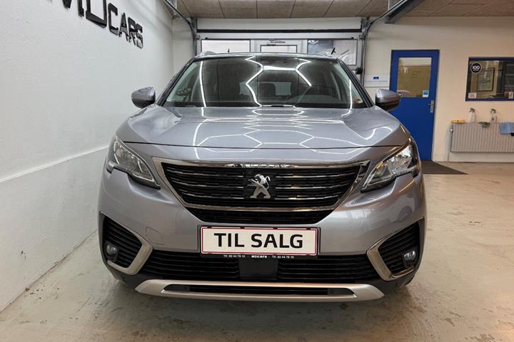 Grå Peugeot 5008 fra 2019