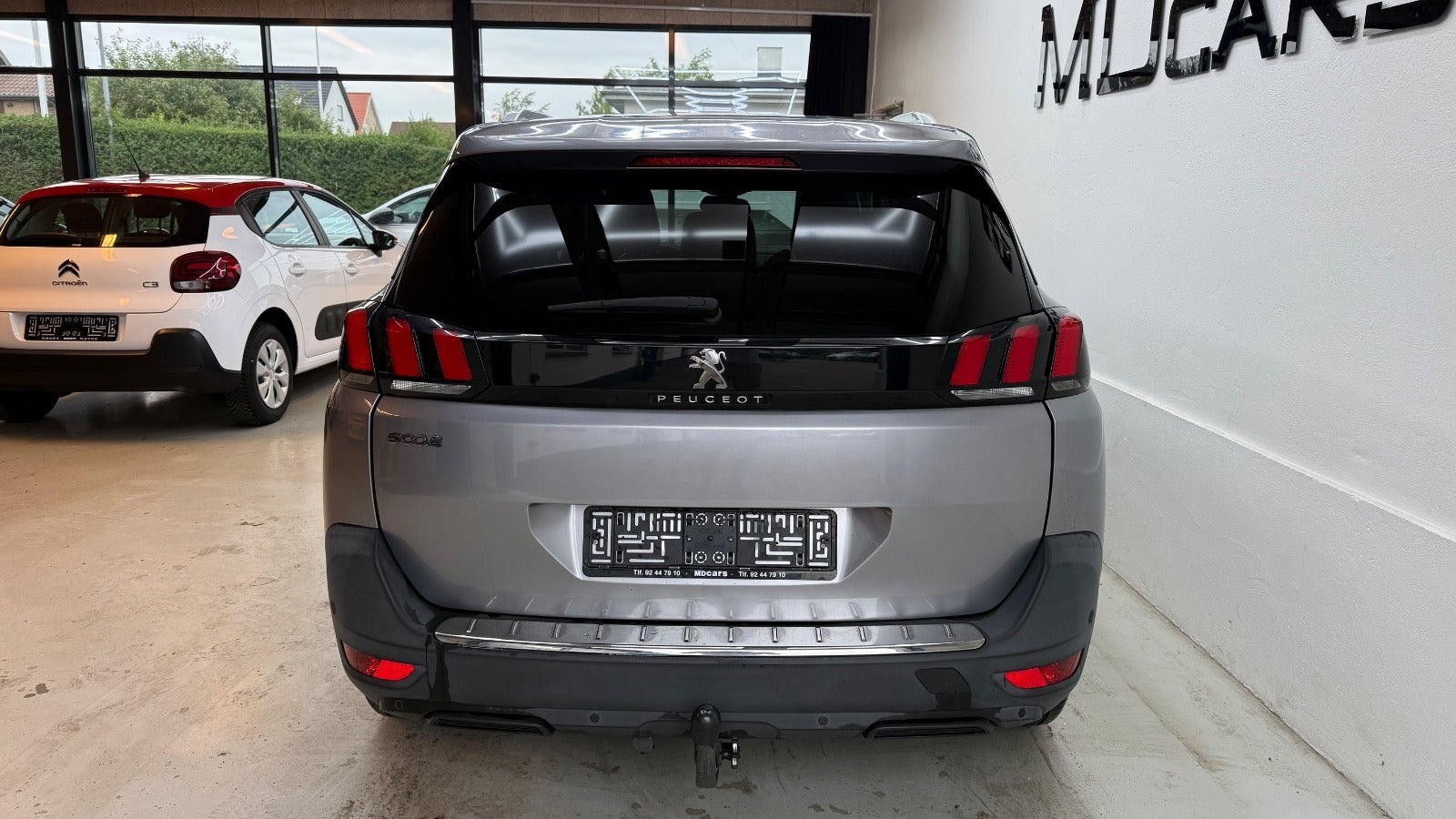 Grå Peugeot 5008 fra 2019