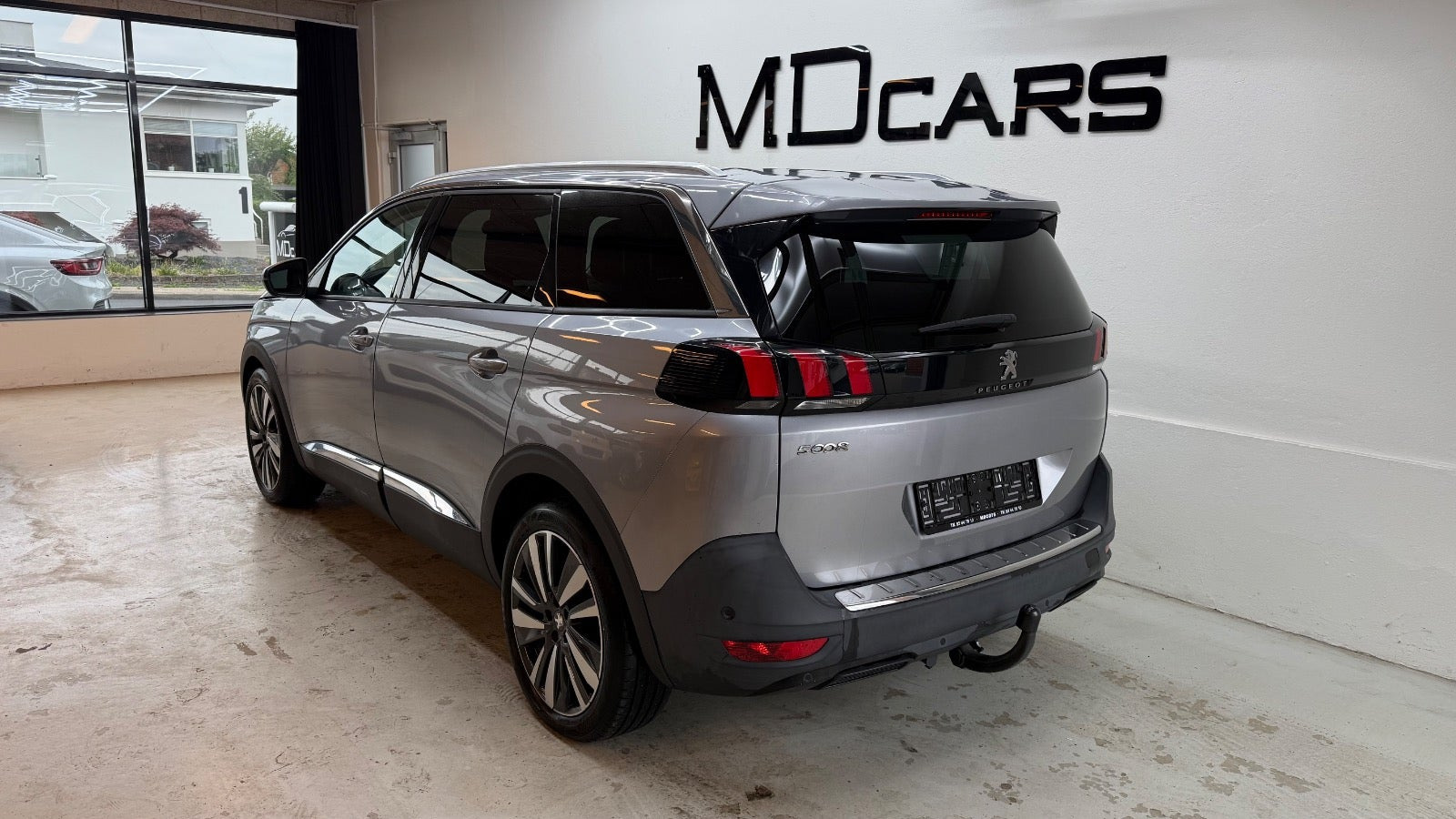 Grå Peugeot 5008 fra 2019