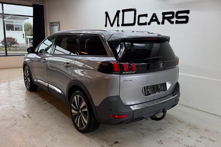 Grå Peugeot 5008 fra 2019