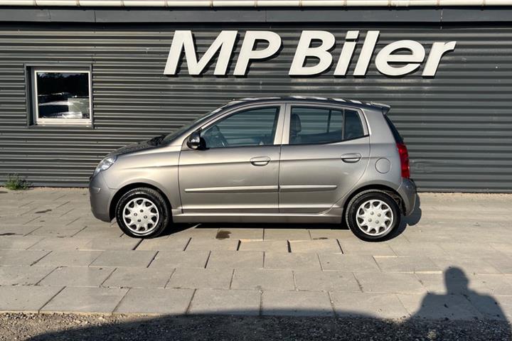 Grå Kia Picanto fra 2008