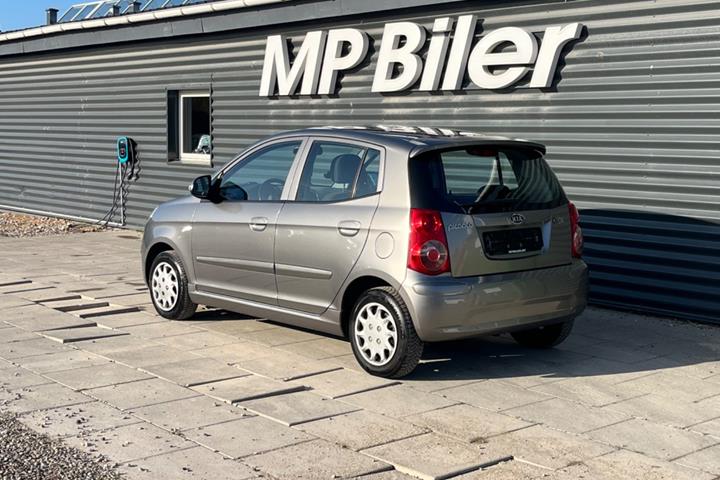 Grå Kia Picanto fra 2008