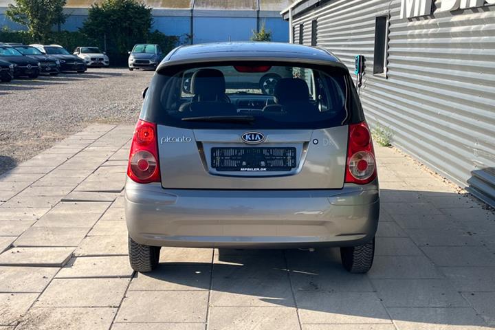 Grå Kia Picanto fra 2008