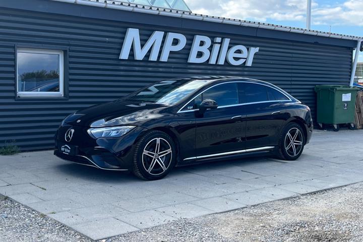 Sort Mercedes EQE300 fra 2024