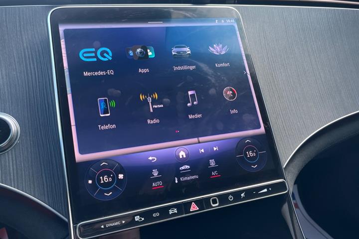 Sort Mercedes EQE300 fra 2024