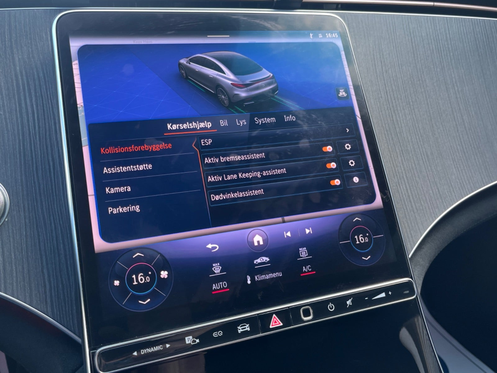 Sort Mercedes EQE300 fra 2024