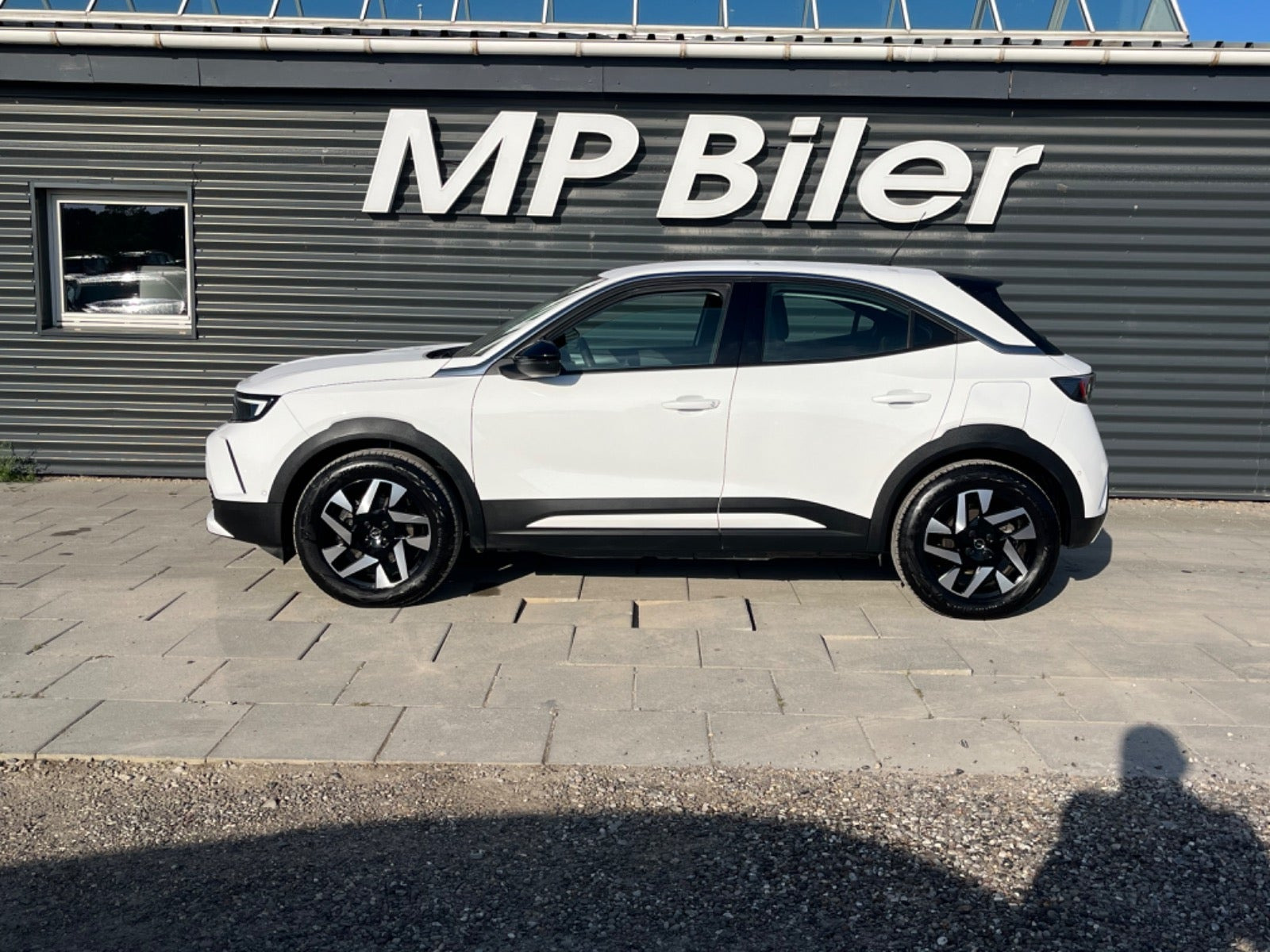 Hvid Opel Mokka-e fra 2024