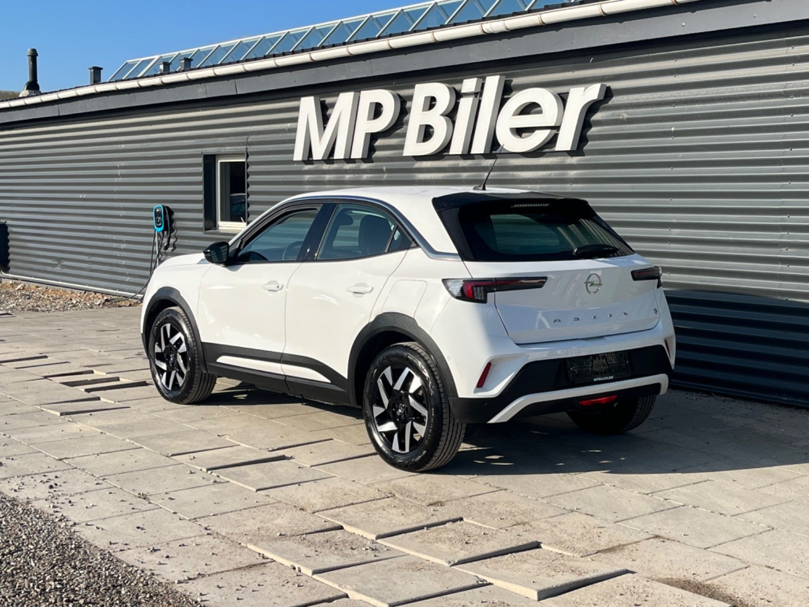 Hvid Opel Mokka-e fra 2024