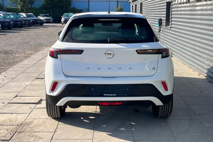 Hvid Opel Mokka-e fra 2024