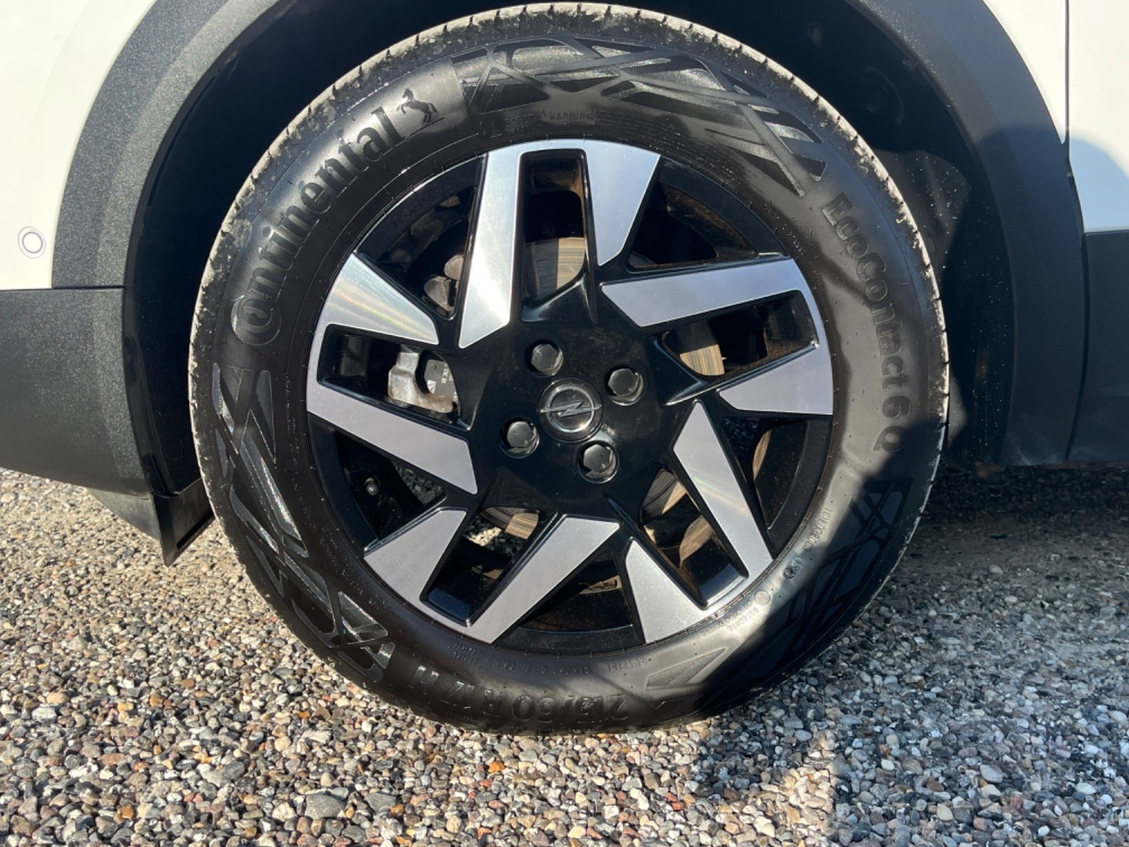 Hvid Opel Mokka-e fra 2024