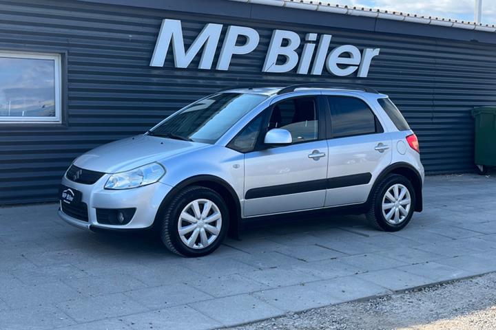 Sølv Suzuki SX4 fra 2008
