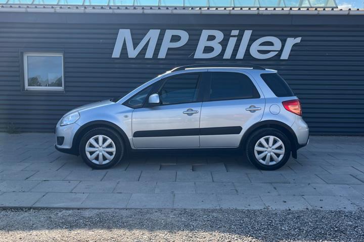 Sølv Suzuki SX4 fra 2008