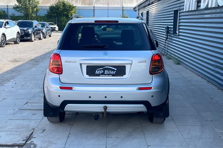 Sølv Suzuki SX4 fra 2008