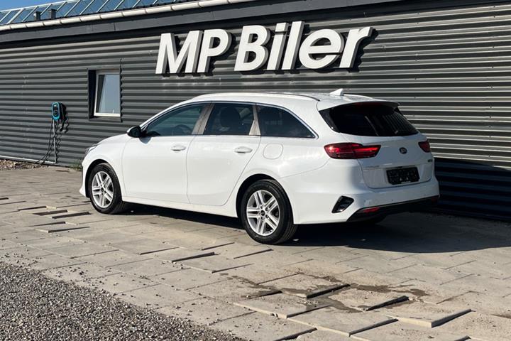 Hvid Kia Ceed fra 2021