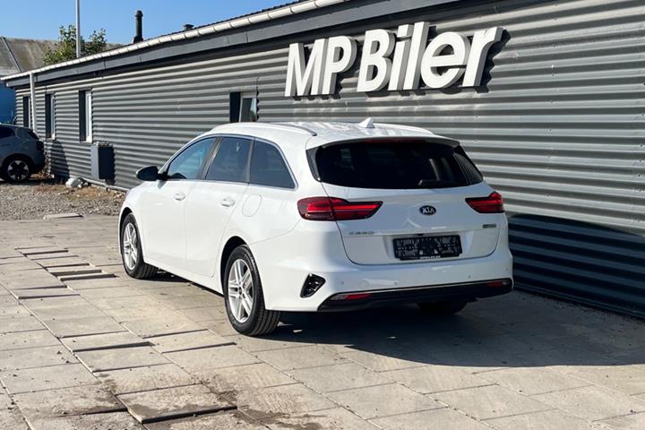 Hvid Kia Ceed fra 2021