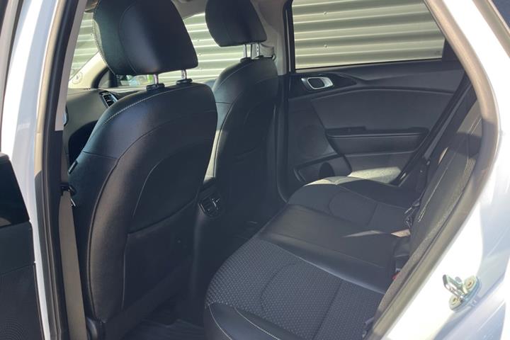 Hvid Kia Ceed fra 2021
