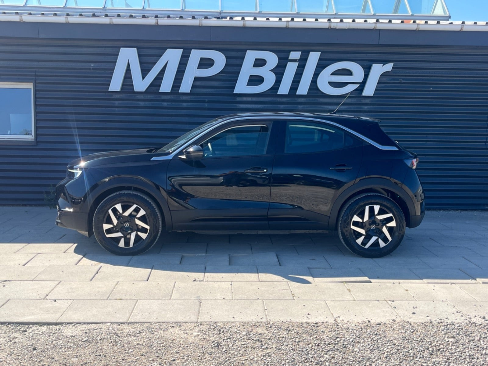 Sort Opel Mokka-e fra 2024