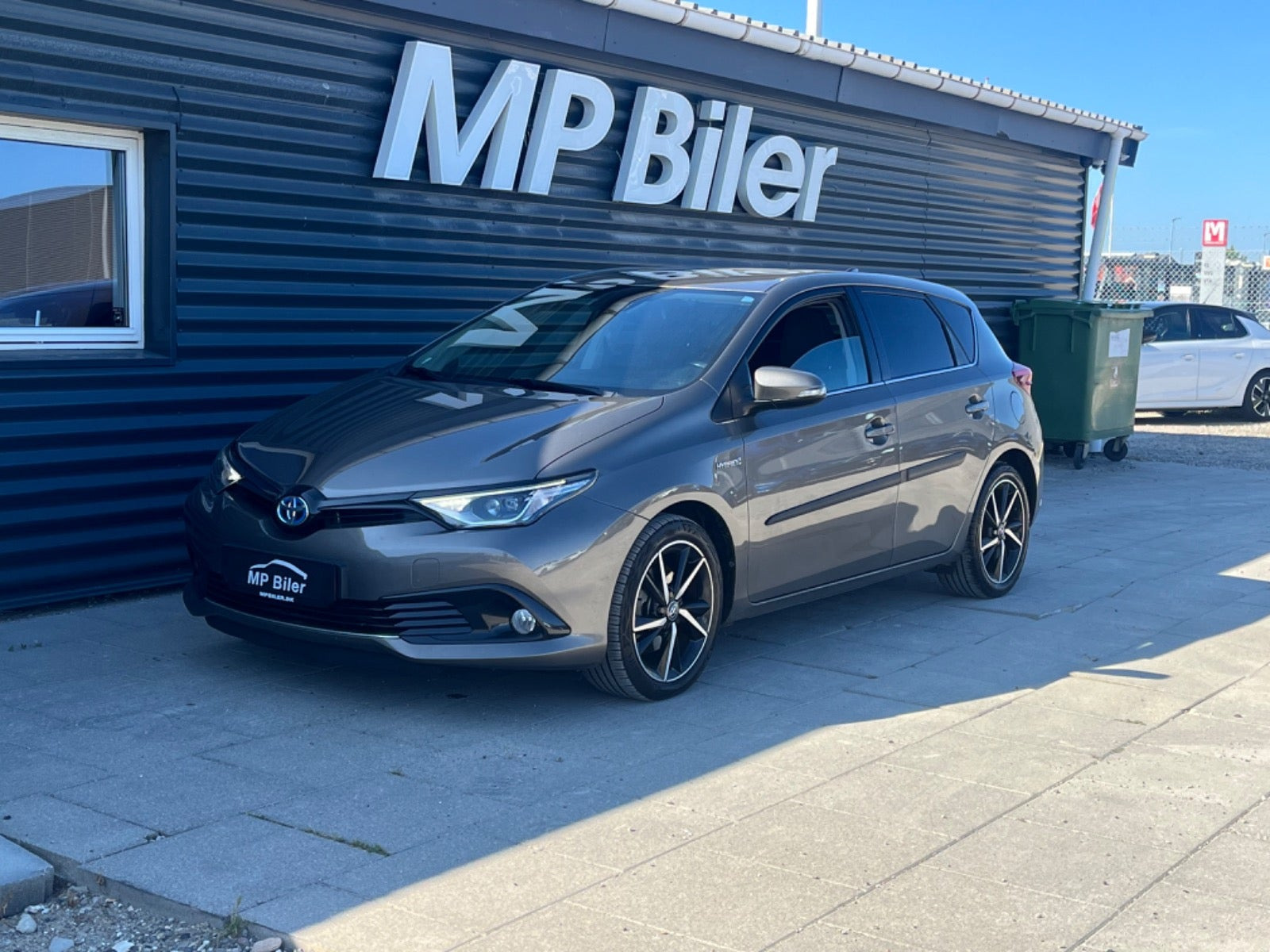 Grå Toyota Auris fra 2018
