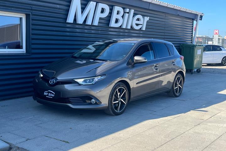 Grå Toyota Auris fra 2018